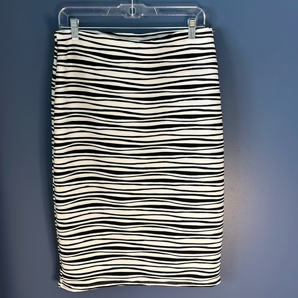 Double Click, ladies Large, Black and White Striped textured Fabric pencil skirt